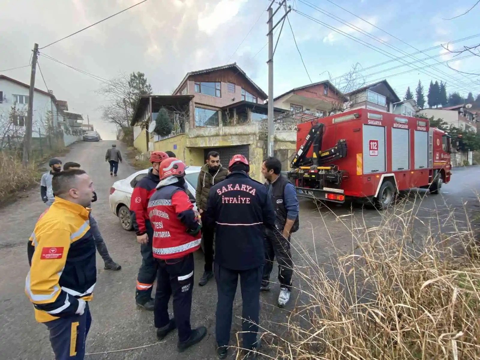 Park halindeki aracın el freni boşaldı, faciadan dönüldü