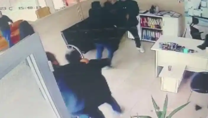 Pendik'te aidat tartışması silahlı kavgaya dönüştü: 2 yaralı