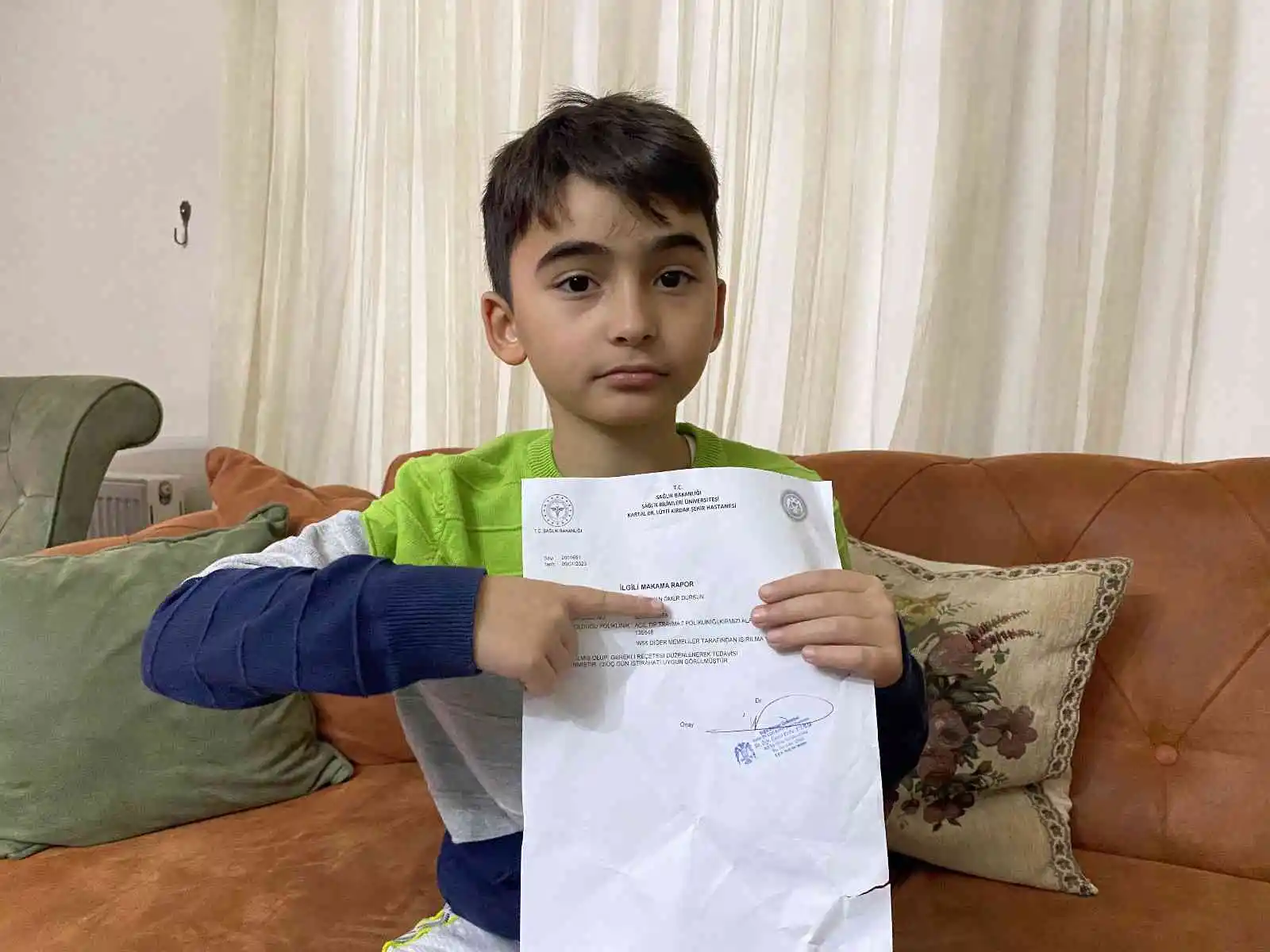 Pendik’te okula giden 10 yaşındaki çocuğu sokak köpekleri saldırdı