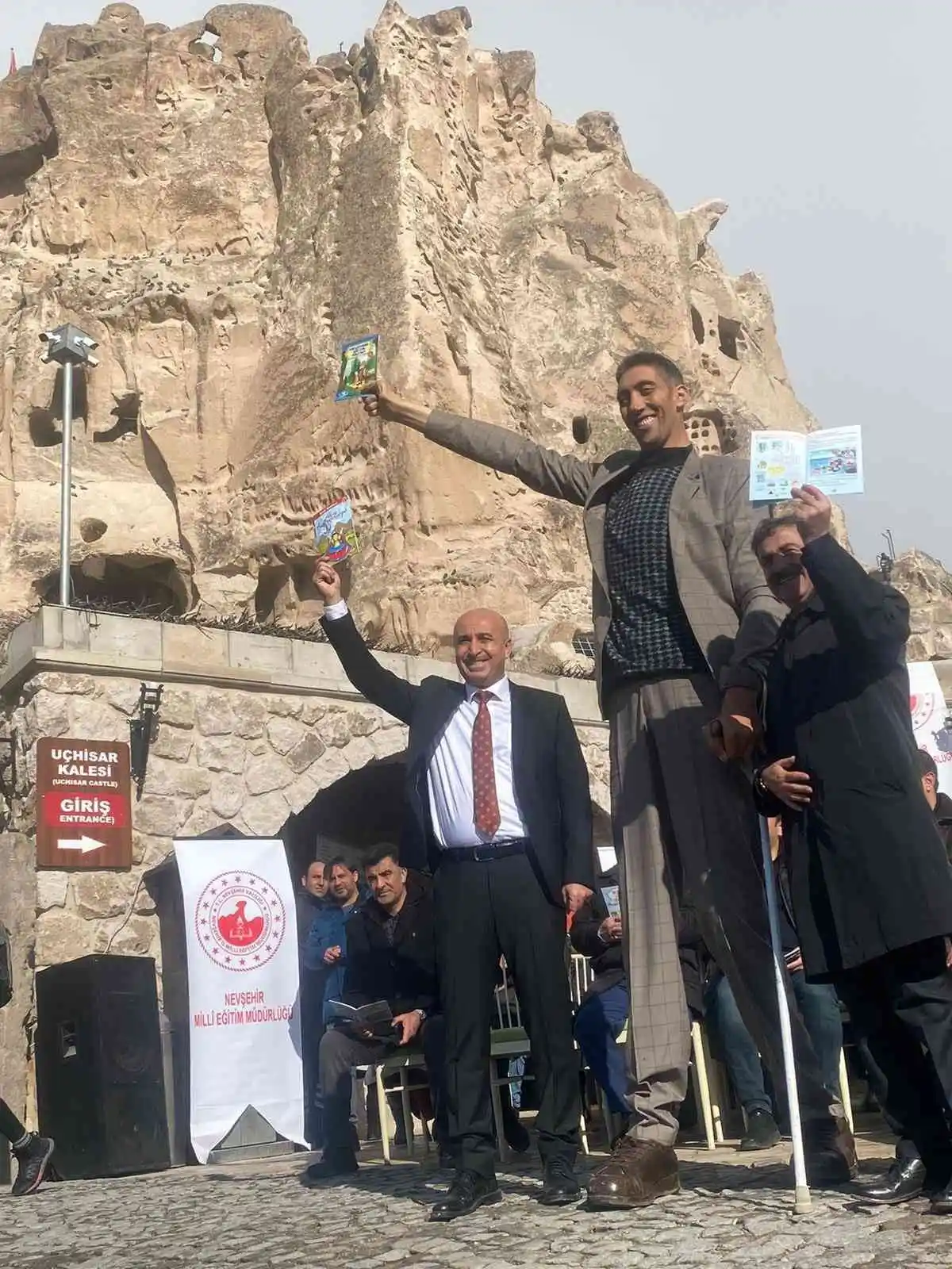 Peribacalarına gelen ’dünyanın en uzun insanı’ Sultan Kösen: