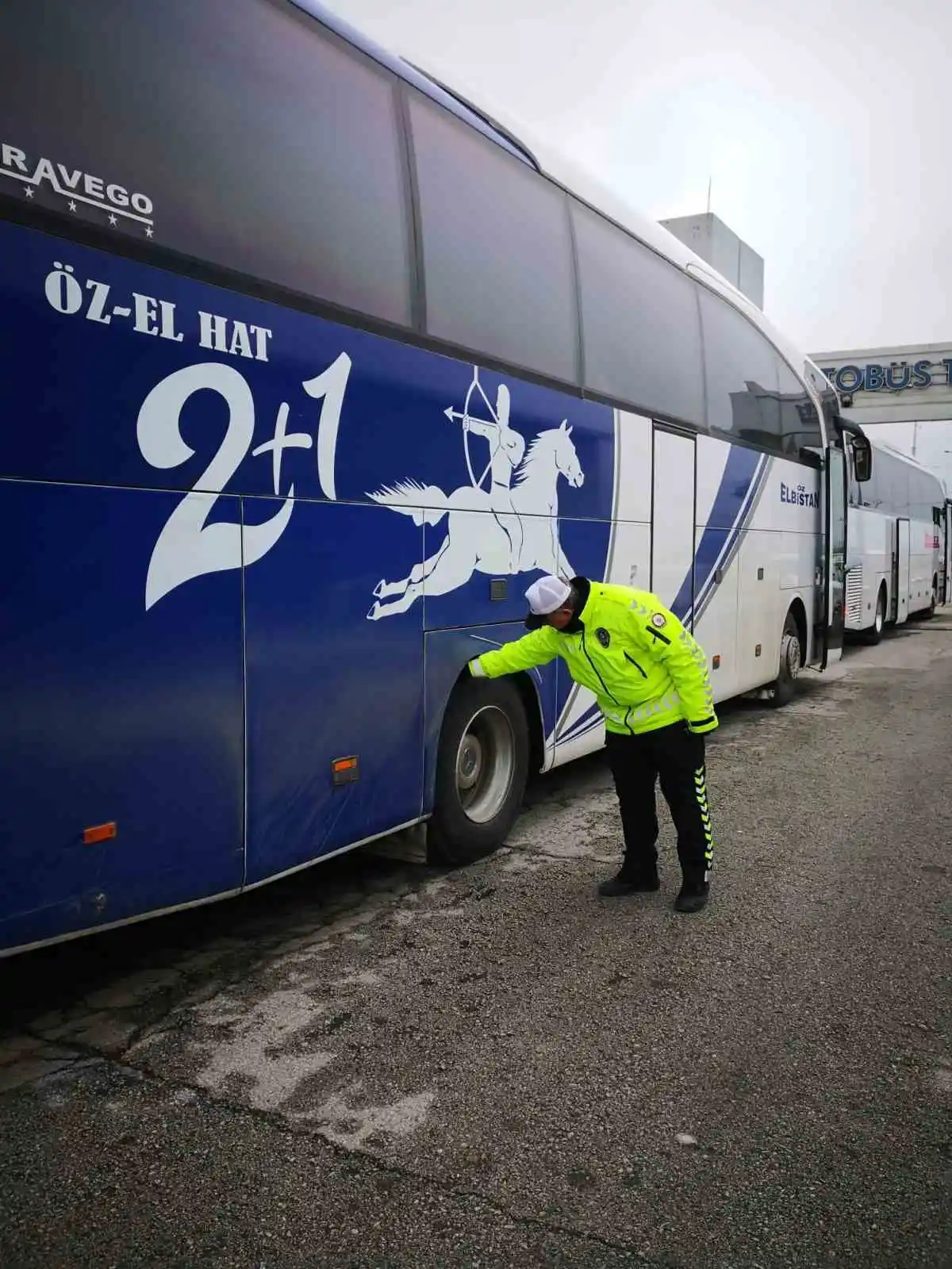 Polisten kış lastiği denetimi