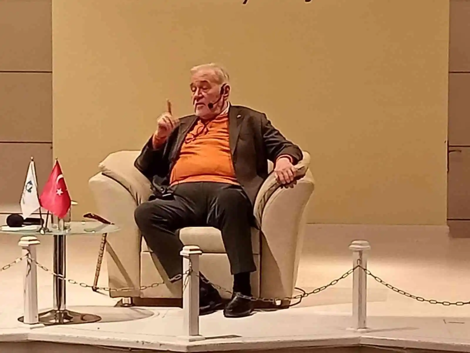 Prof. Dr. İlber Ortaylı: “Kim ki gençlere sahiptir, geleceğe sahiptir ve bu en önemli olaydır”