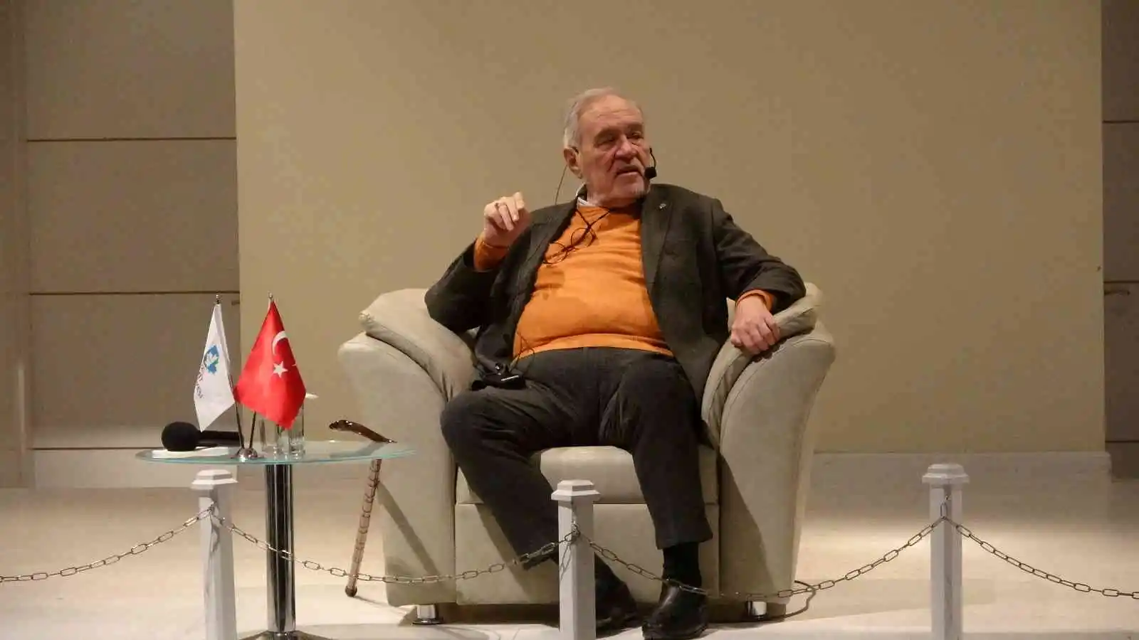 Prof. Dr. İlber Ortaylı: “Kim ki gençlere sahiptir, geleceğe sahiptir ve bu en önemli olaydır”