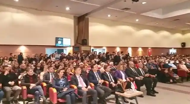 Prof. Dr. İlber Ortaylı: “Kim ki gençlere sahiptir, geleceğe sahiptir ve bu en önemli olaydır”