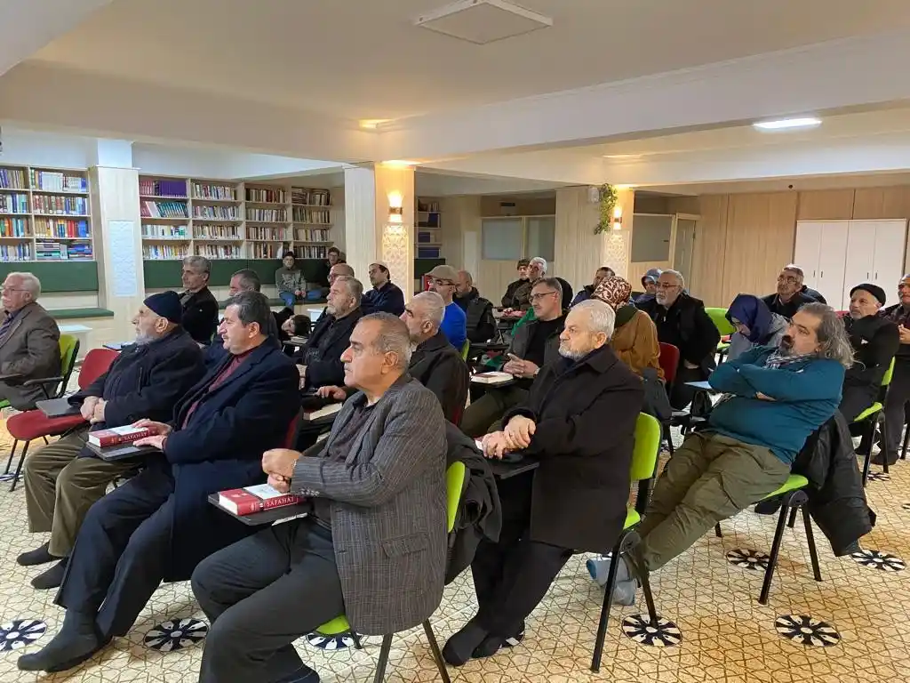 Prof. Dr. Parlak: “İslam savaşla değil barış ile yayılabilir”