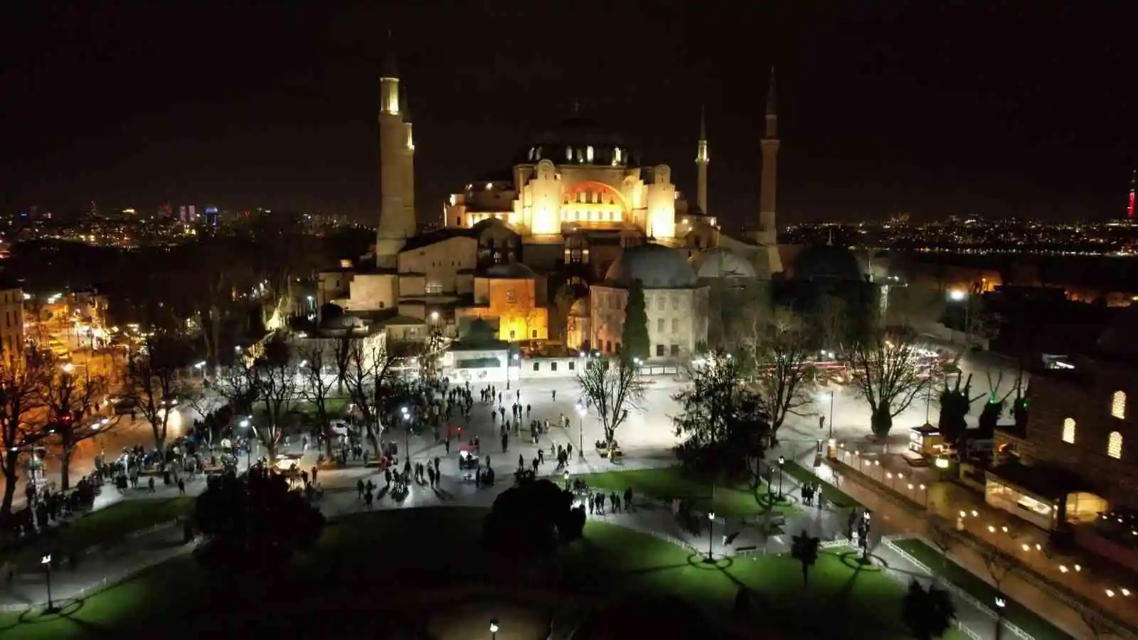 Regaip Kandili’nde vatandaşlar Ayasofya Camii’ne akın etti
