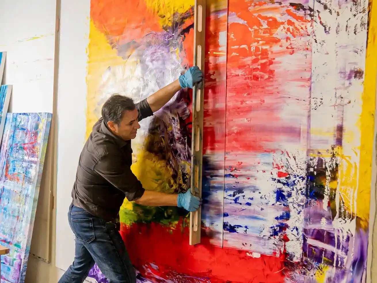 Ressam Kemal Yazıcı, Dubai'de resim sergisi açtı