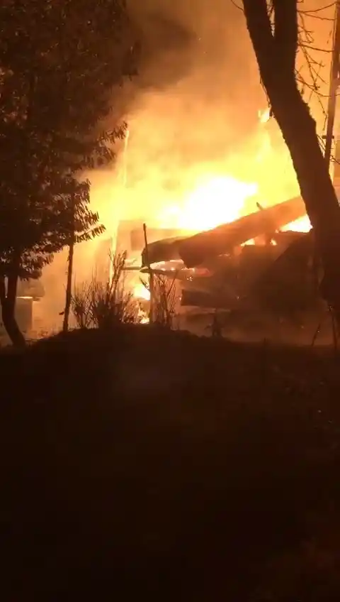 Rize’de yaşlı çiftin kaldığı ev yangın sonucunda kullanılamaz hale geldi