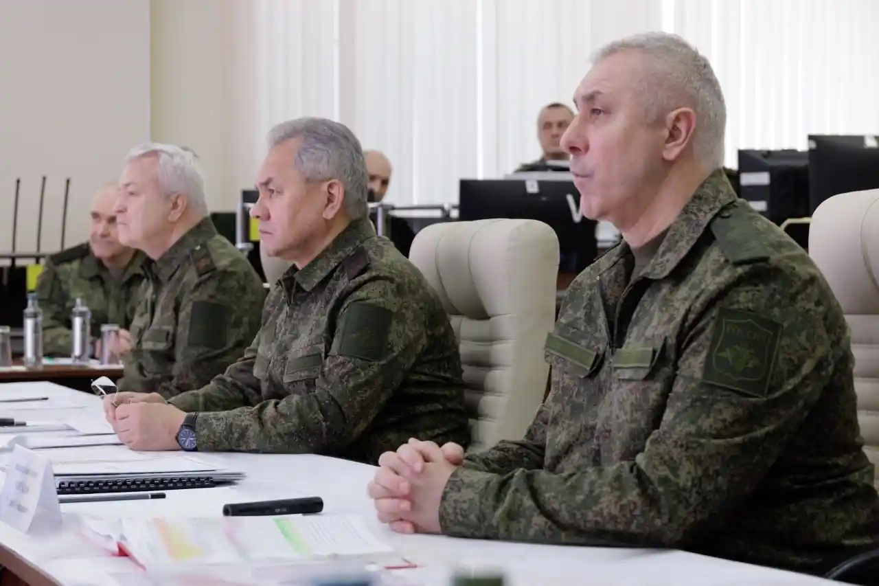 Rusya Savunma Bakanı Şoygu’dan Ukrayna’daki birlik komutanlarına ziyaret