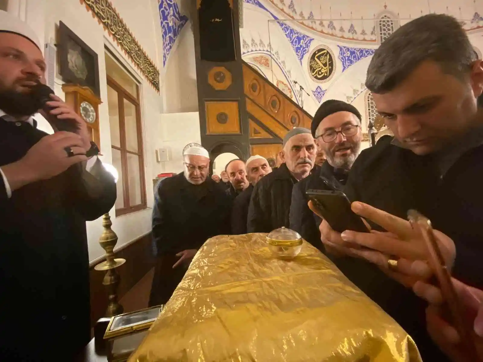 Sakal-ı Şerif’i görebilmek için sıraya girdiler