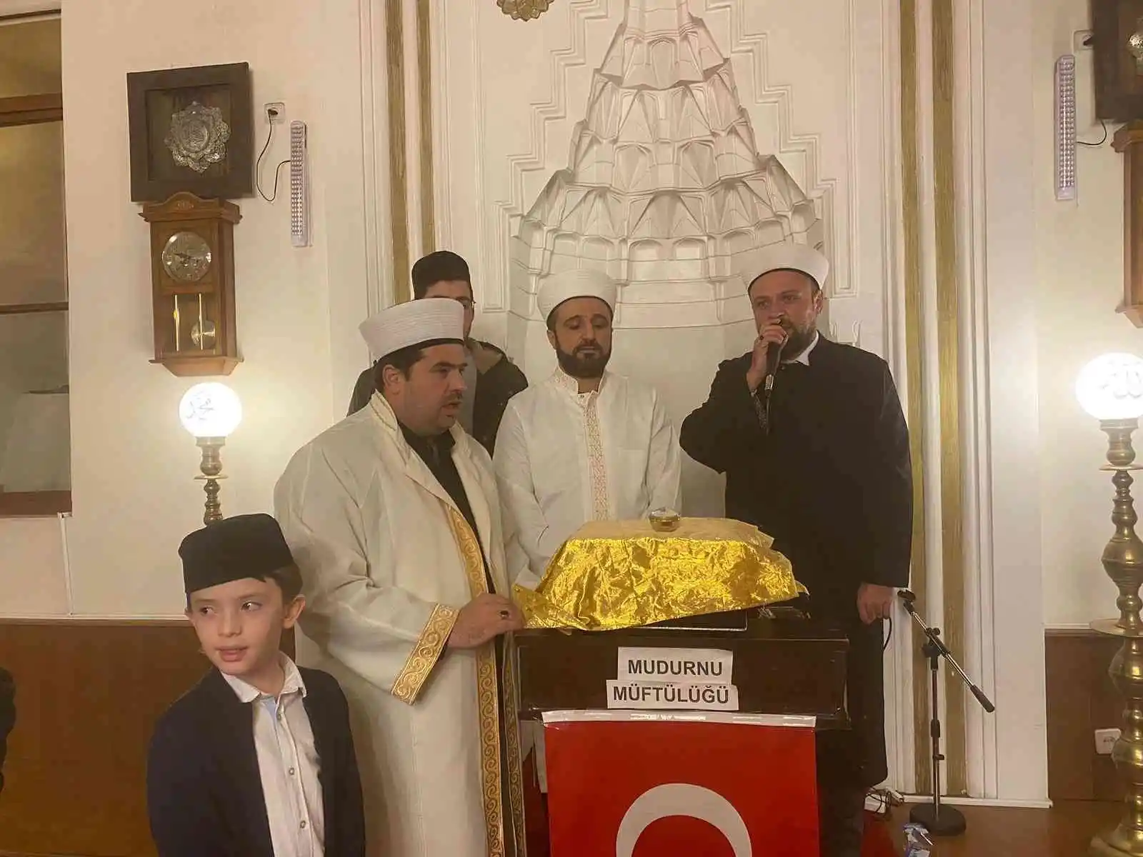 Sakal-ı Şerif’i görebilmek için sıraya girdiler