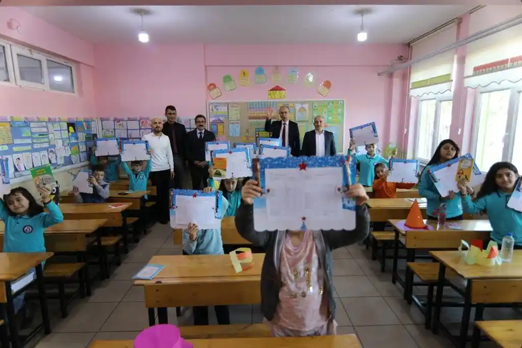 Sakarya'da karne heyecanı: 220 bin öğrenci için yarıyıl zili çaldı