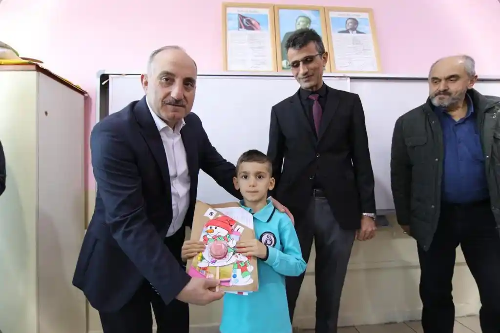 Sakarya’da karne heyecanı: 220 bin öğrenci için yarıyıl zili çaldı