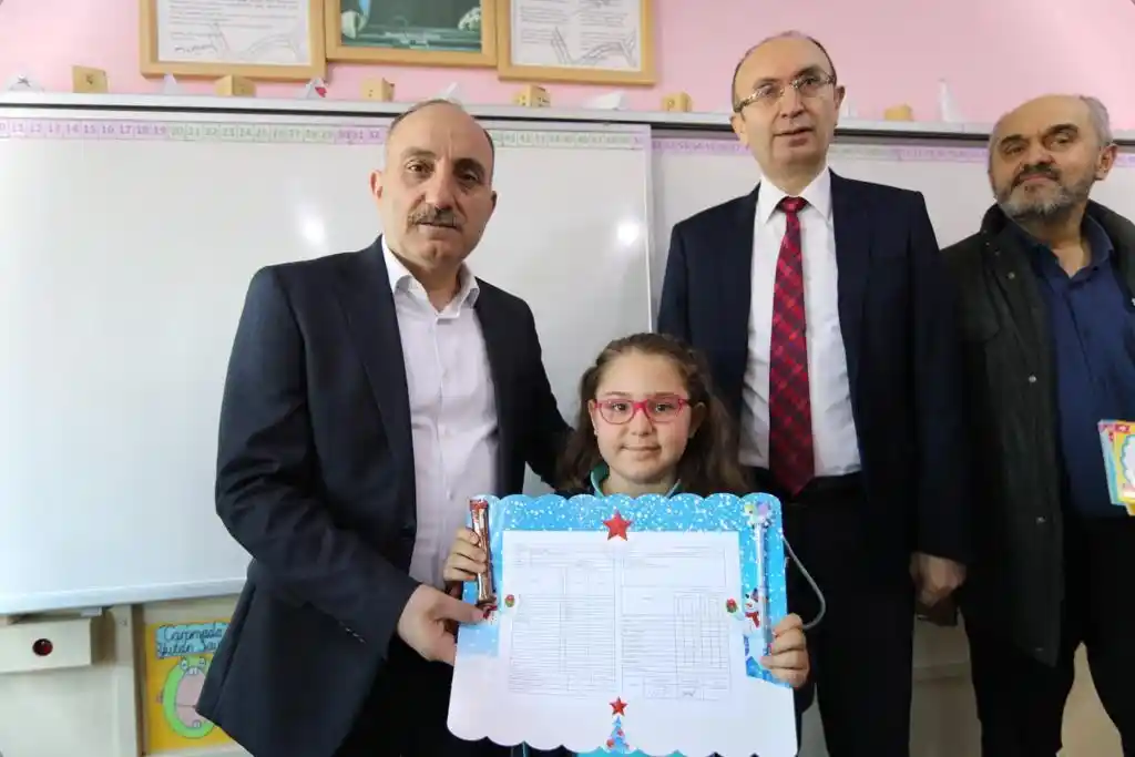 Sakarya’da karne heyecanı: 220 bin öğrenci için yarıyıl zili çaldı