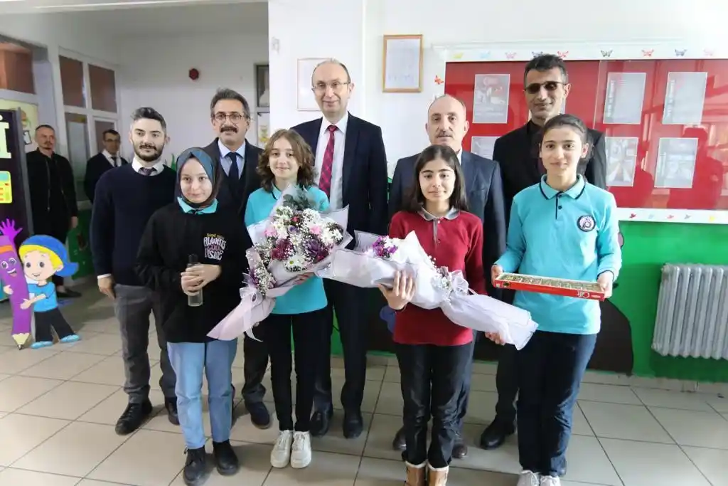 Sakarya’da karne heyecanı: 220 bin öğrenci için yarıyıl zili çaldı