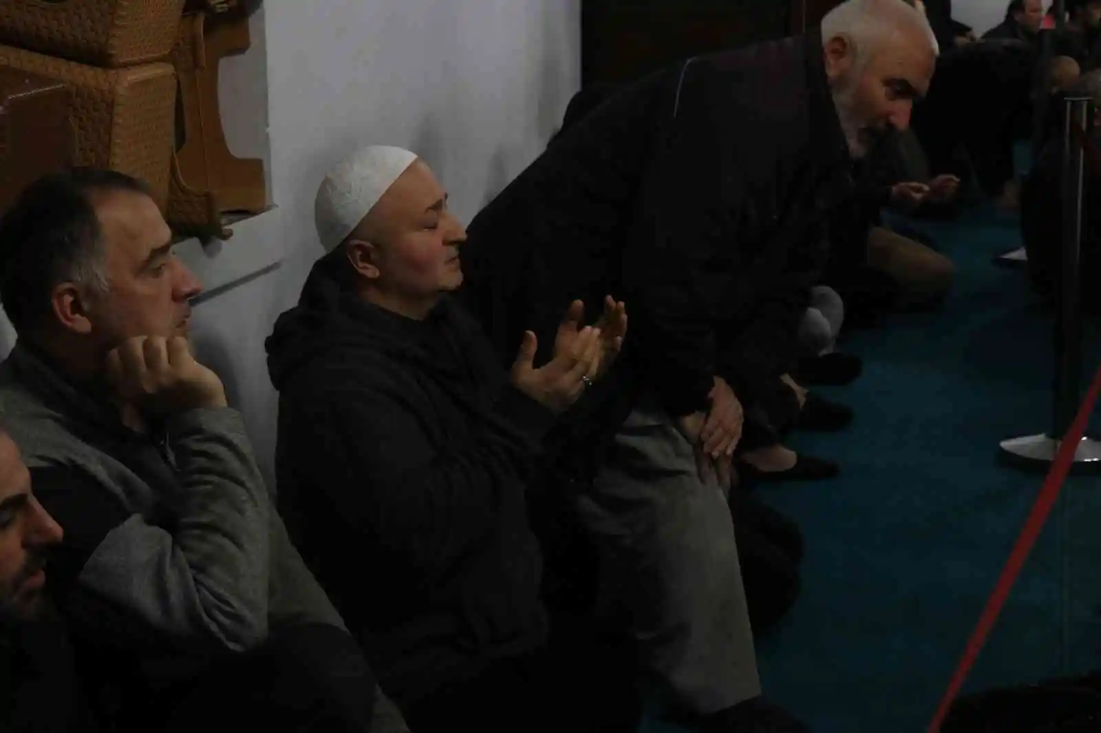 Sakaryalılar, Regaip Kandili’nde camilere akın etti