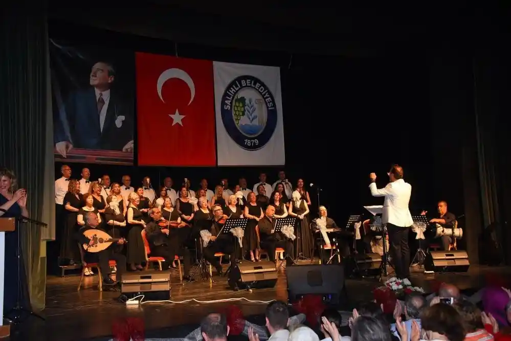 Salihlili müzikseverler, sanat ve halk müziğine doyacak