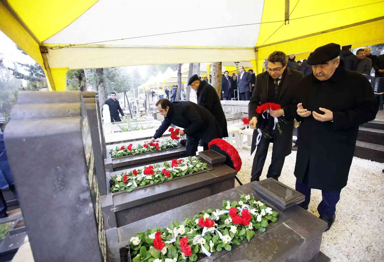 SANKO'nun Kurucusu Sani Konukoğlu, mezarı başında anıldı
