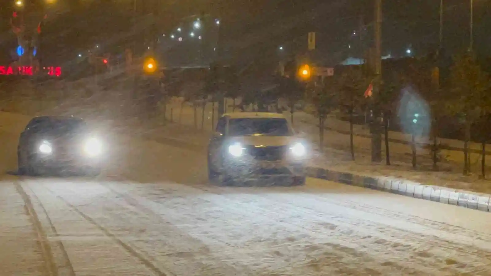 Sarıkamış’a kar yağışı etkili oluyor