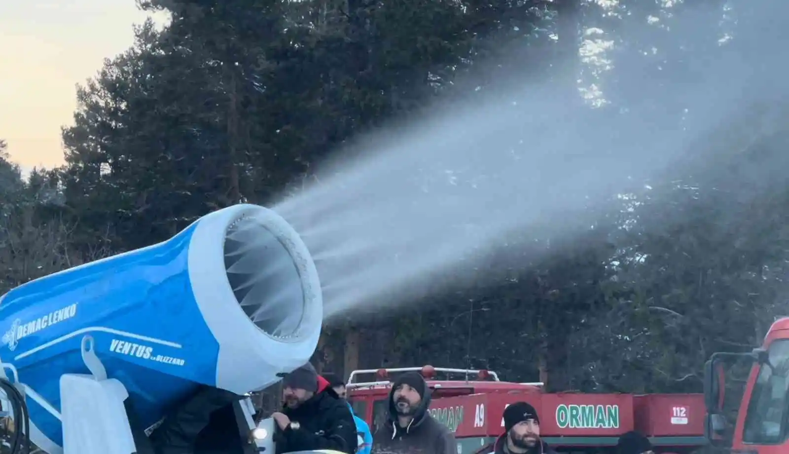 Sarıkamış'ta pistlere suni karlama yapılıyor
