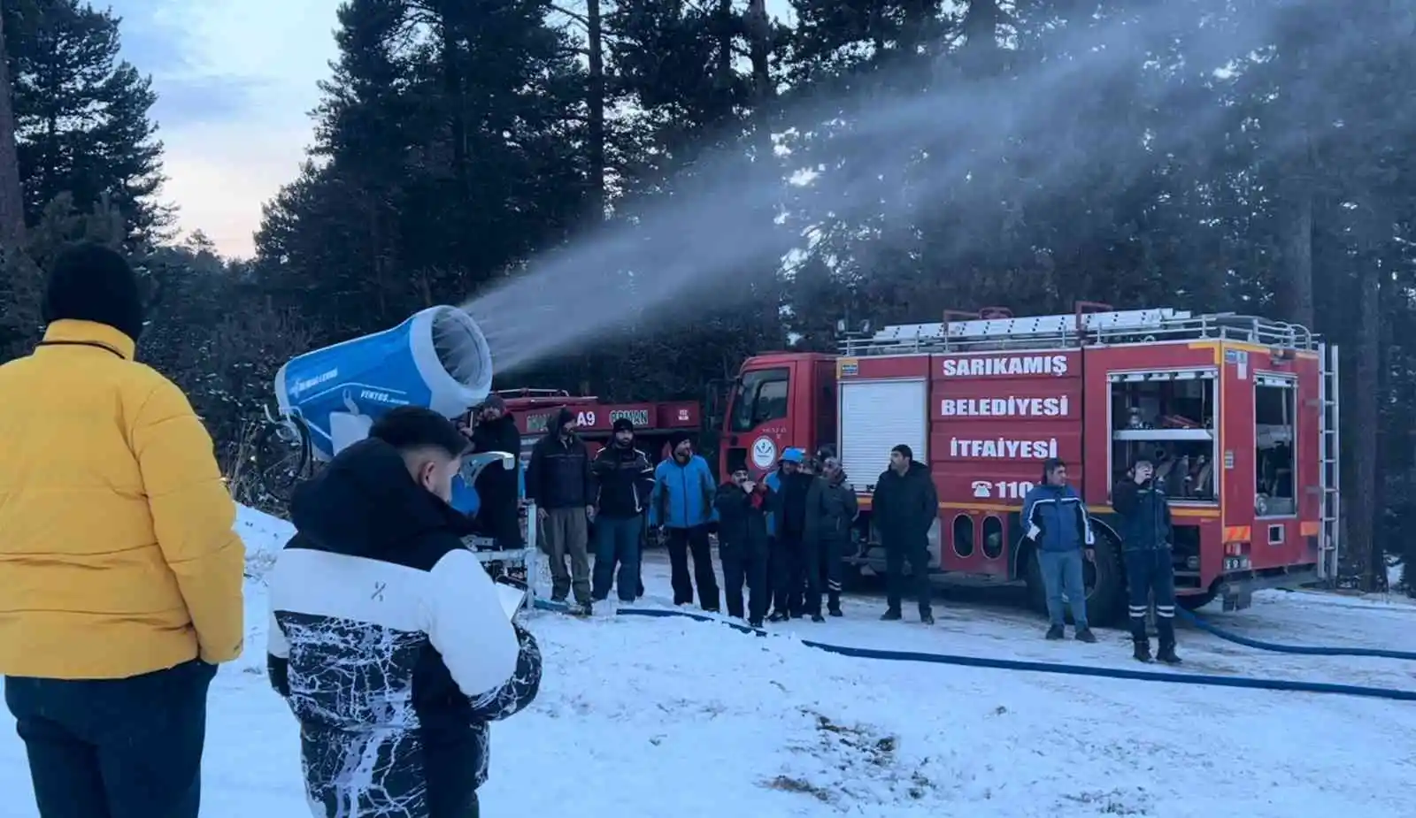 Sarıkamış’ta pistlere suni karlama yapılıyor
