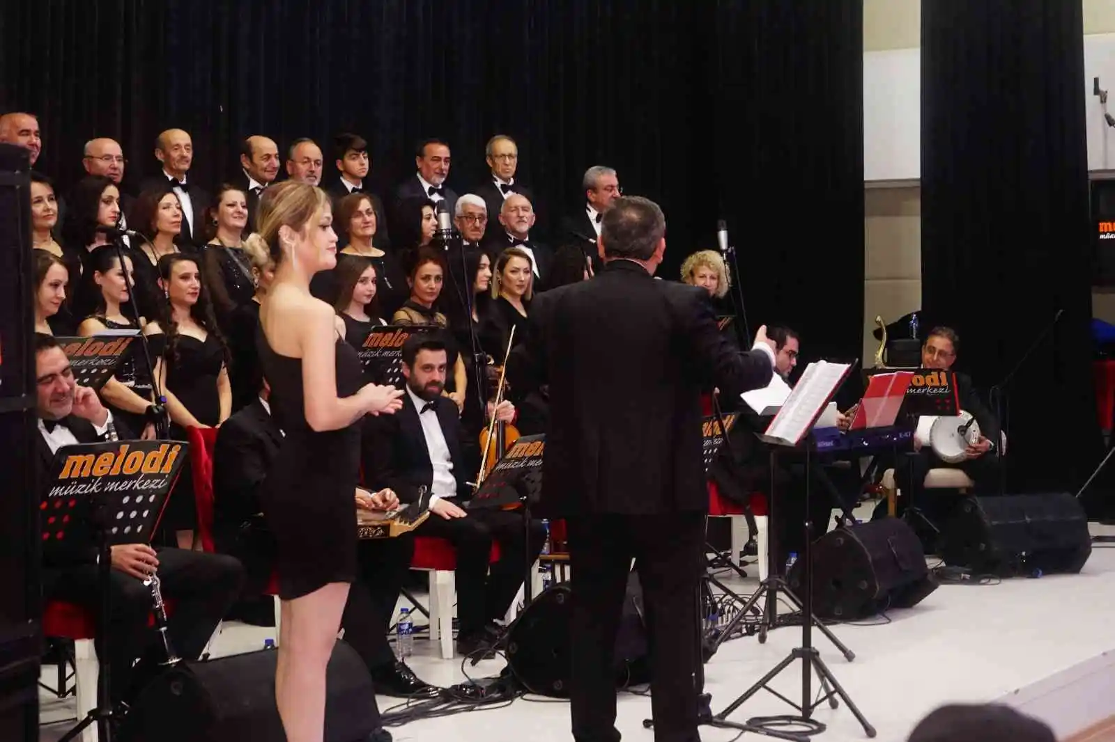 Şehr-i Dilara Müzik Topluluğu söylediği şarkılarla unutulmaz bir gece yaşattı