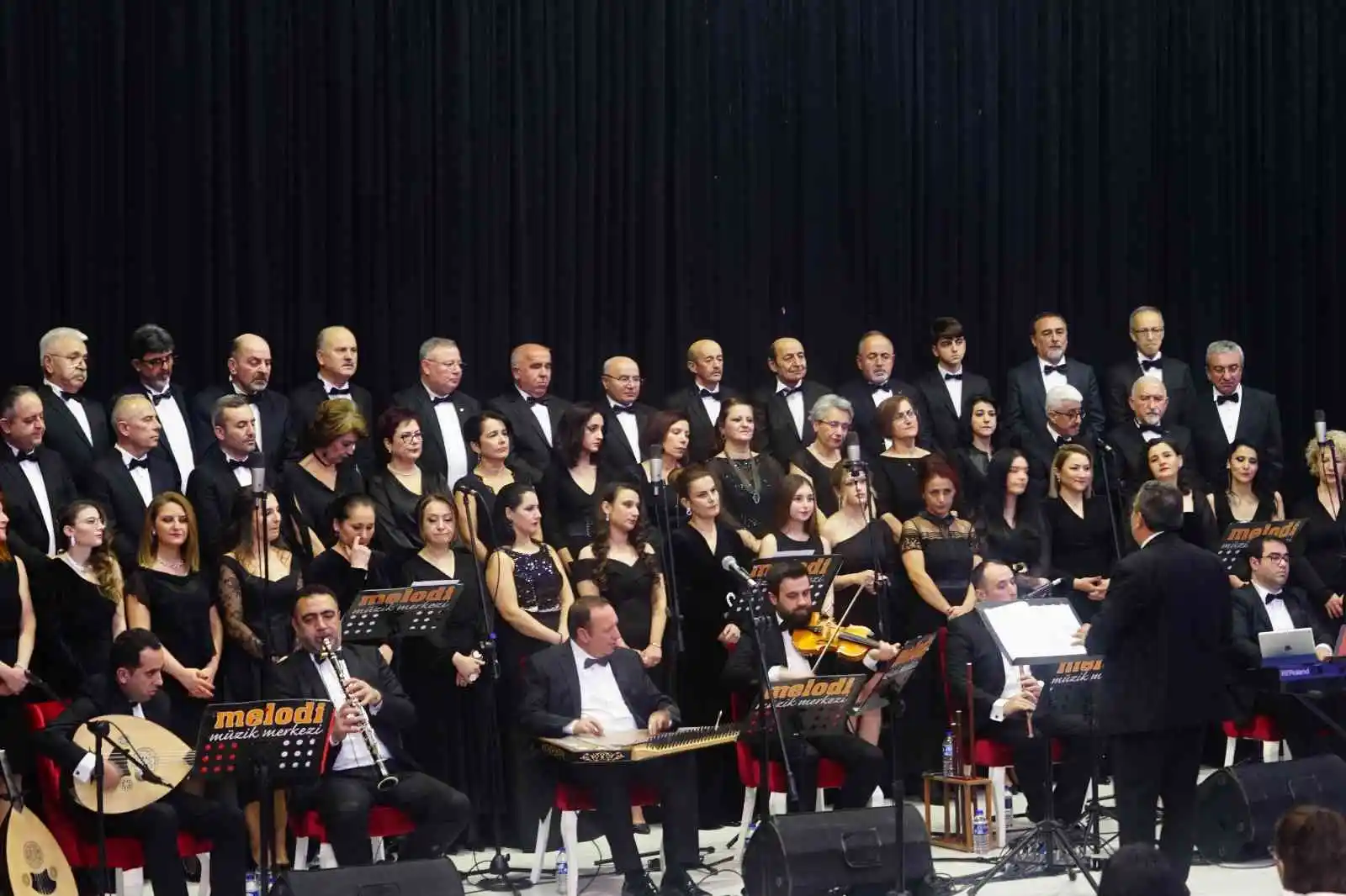 Şehr-i Dilara Müzik Topluluğu söylediği şarkılarla unutulmaz bir gece yaşattı