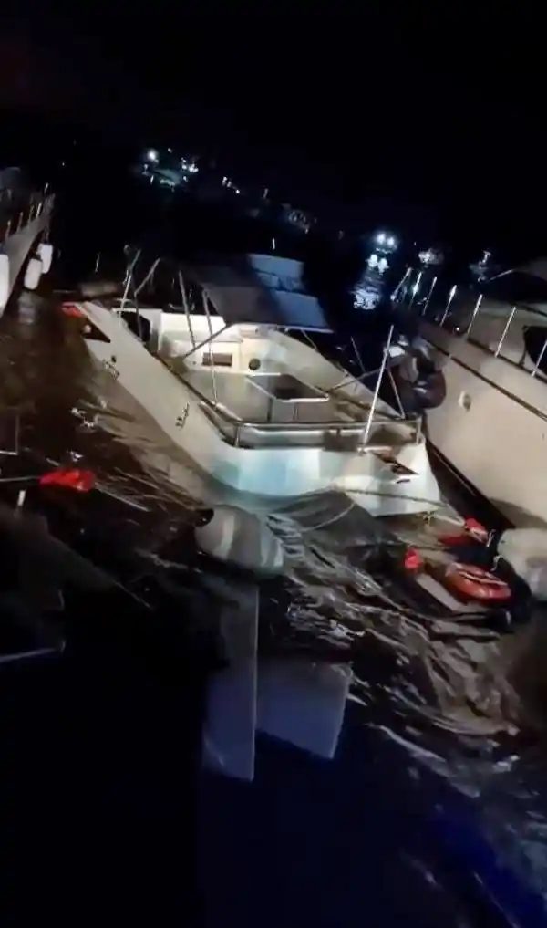 Şiddetli fırtına dünyaca ünlü şelaleyi ters akıttı, sağanak alt geçitlerde araçları mahsur bıraktı