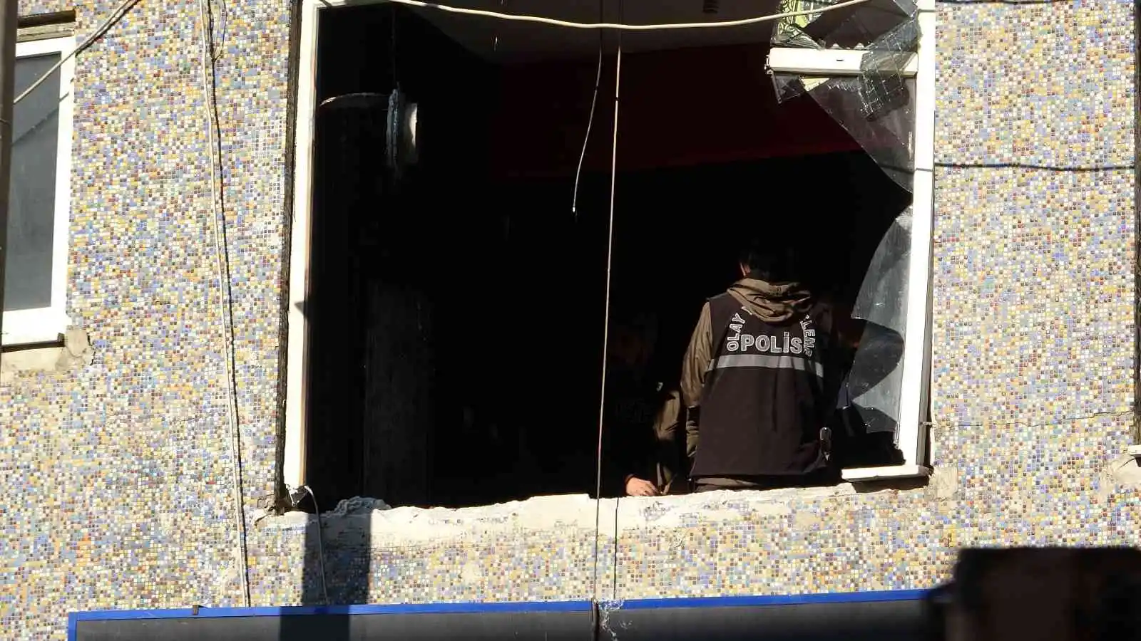 Sigara yakmak istedi, bomba gibi patladı