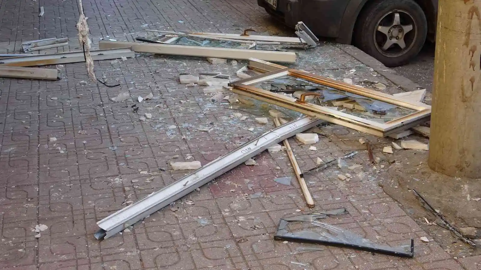 Sigara yakmak istedi, bomba gibi patladı