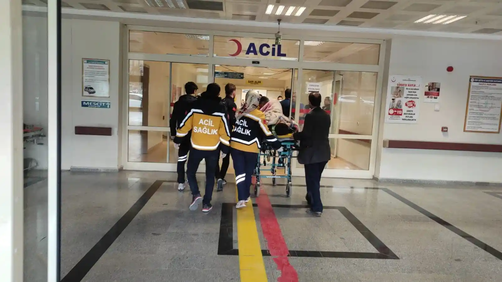 Siirt'te ayağını tarım aracına kaptıran genç için helikopter havalandı
