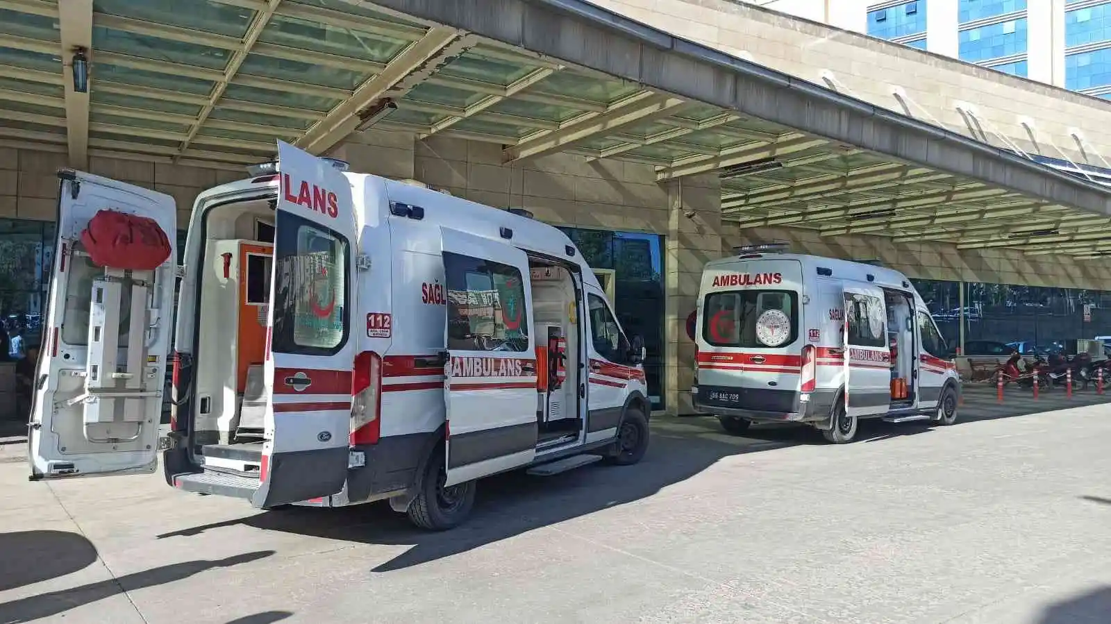 Siirt’te ayağını tarım aracına kaptıran genç için helikopter havalandı