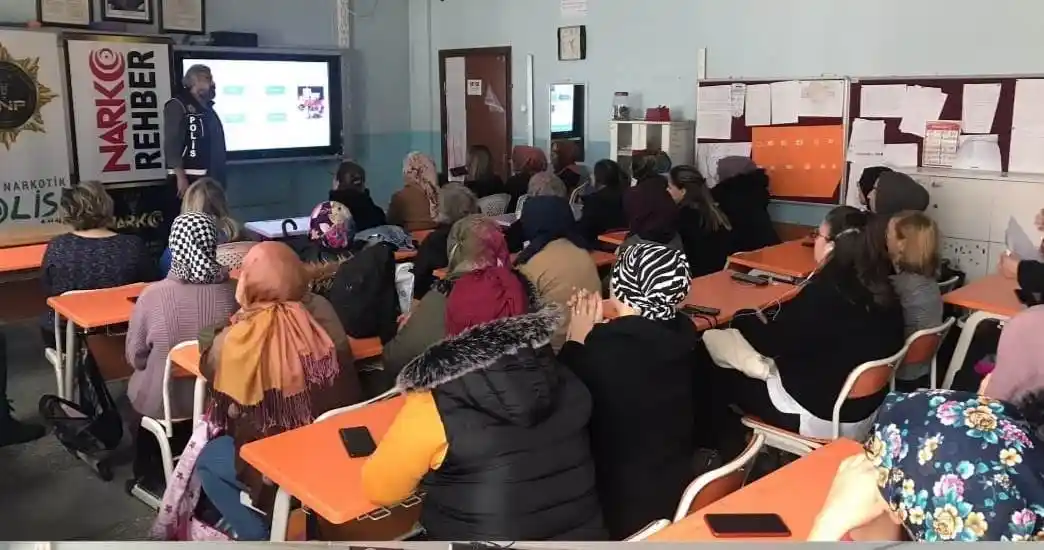 Simav’da TUBİM tarafından 131 anne ve anne adayına eğitim verildi