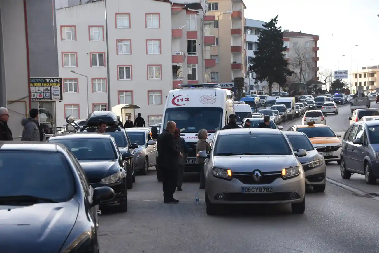 Sinop'ta 2 otomobil çarpıştı: 1 yaralı
