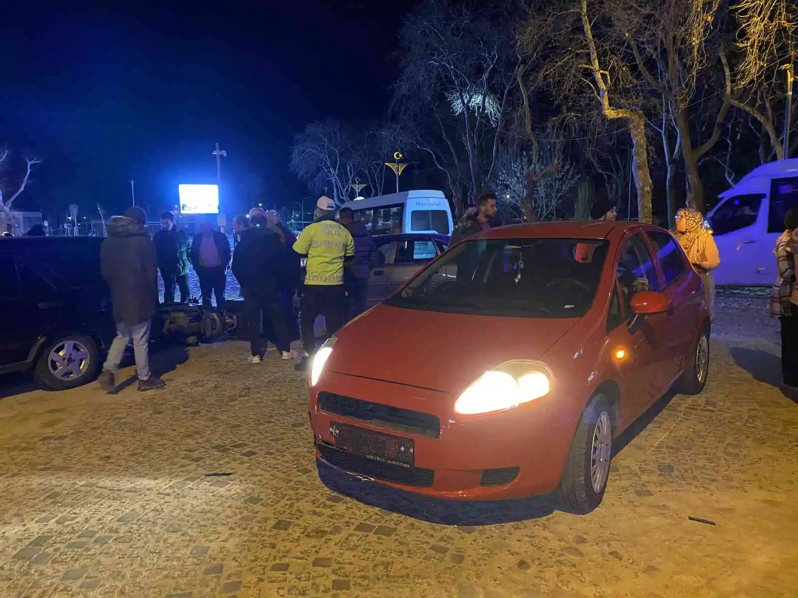 Sinop’ta otomobille çarpışan motokurye yaralandı