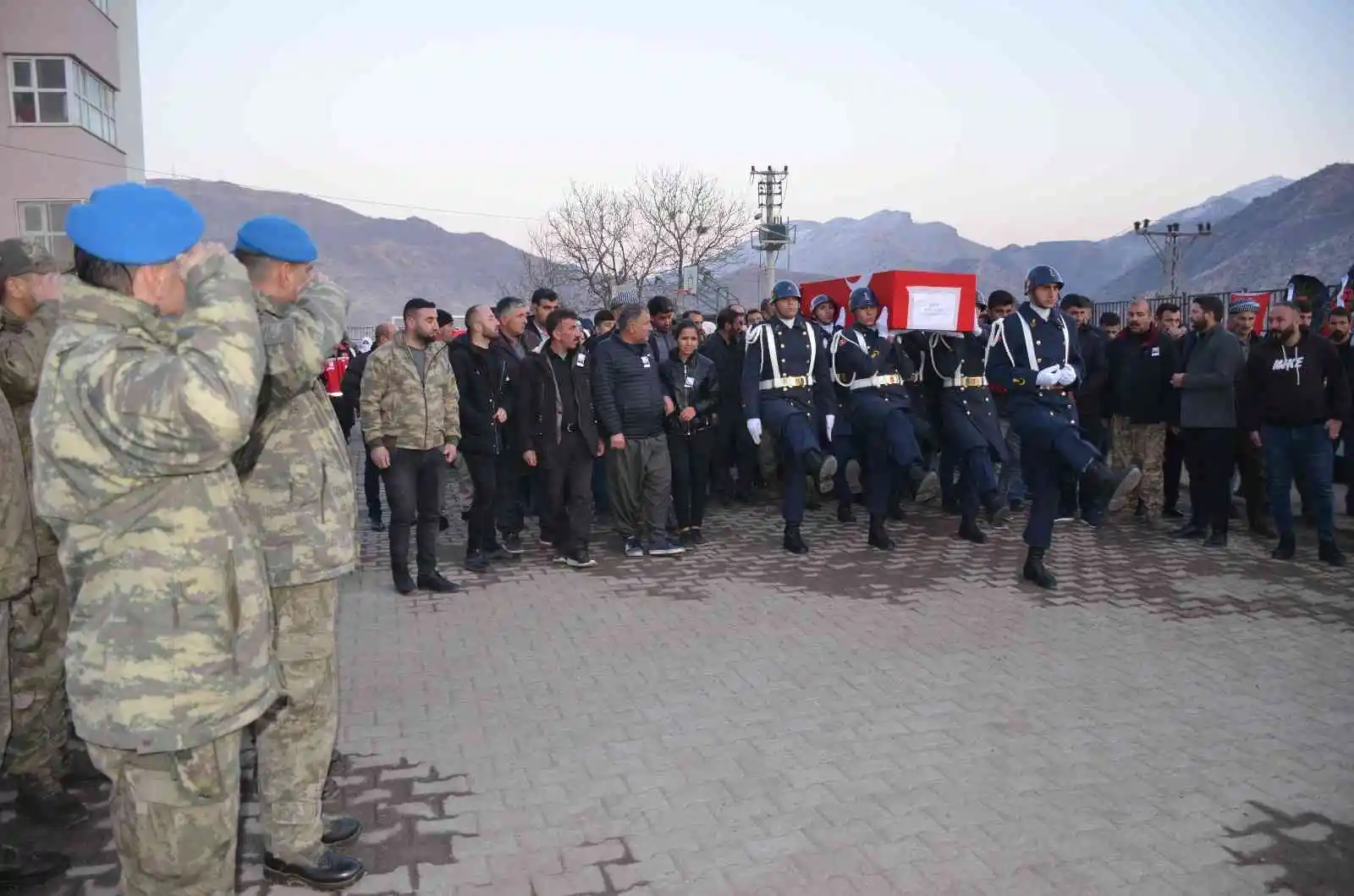 Şırnak’ta çatışmada şehit olan güvenlik korucusu son yolculuğuna uğurlandı
