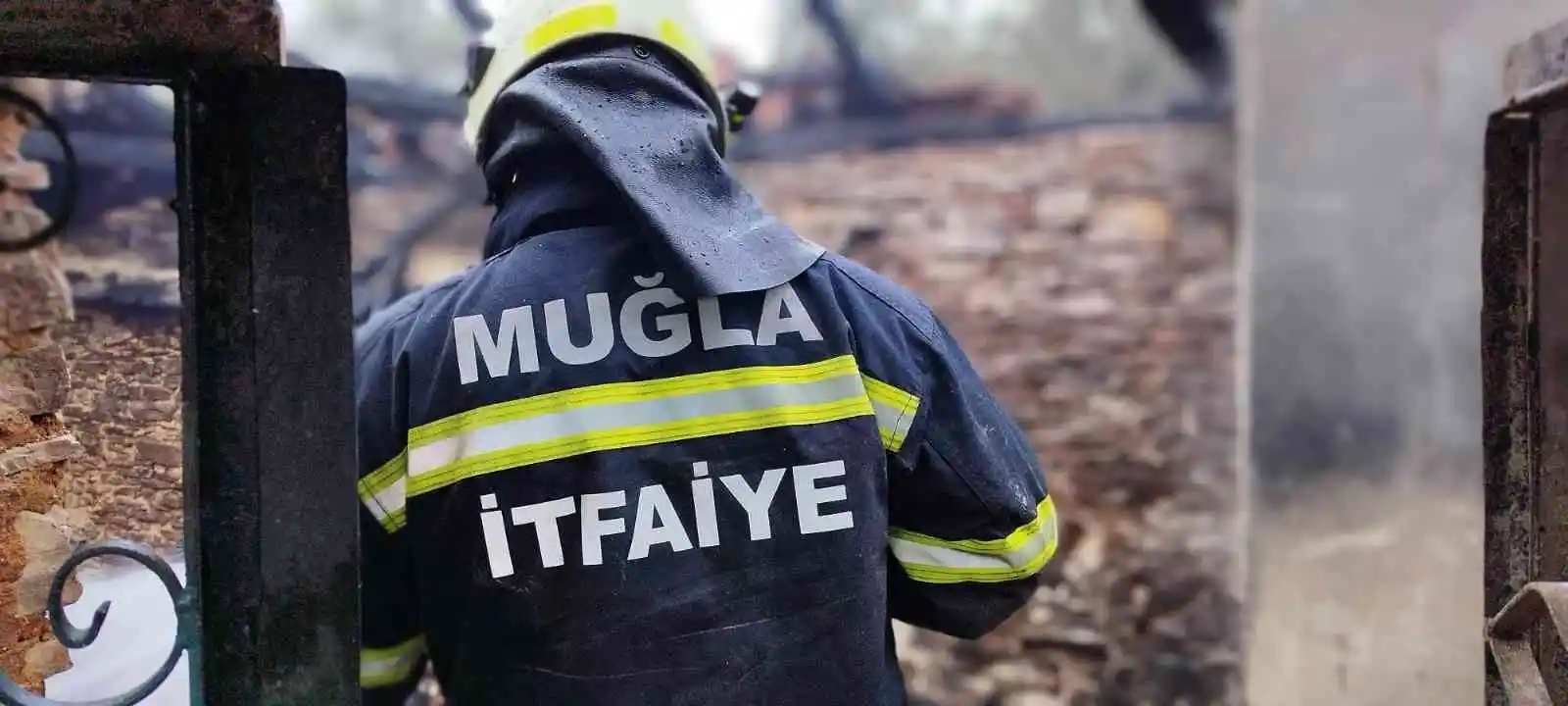 Soba kovasından çıkan yangında ev zarar gördü