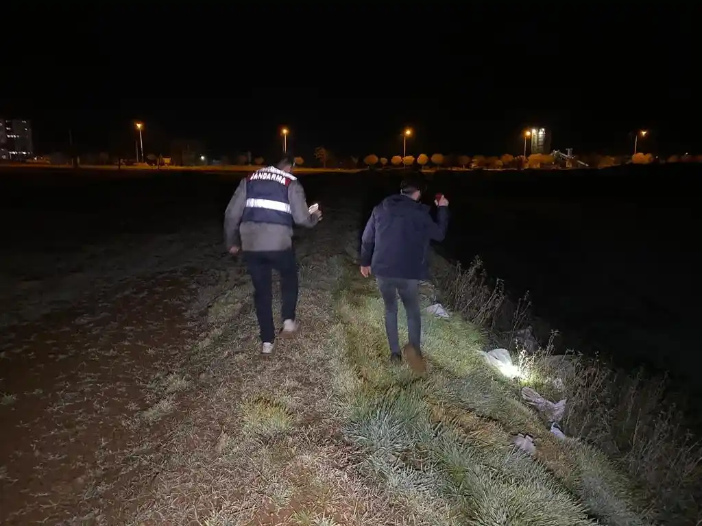 Sokak ortasında kaçırılan kız çocuğu her yerde aranıyor