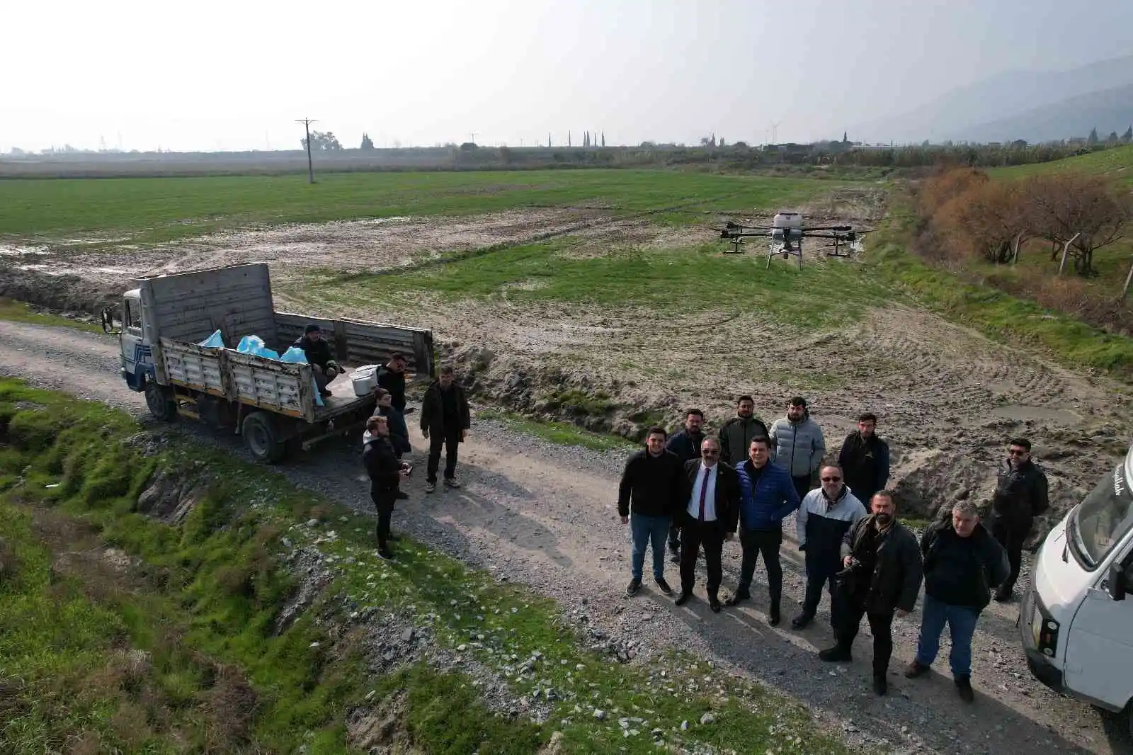 Söke Belediyesinin buğday arazisi dron ile gübrelendi