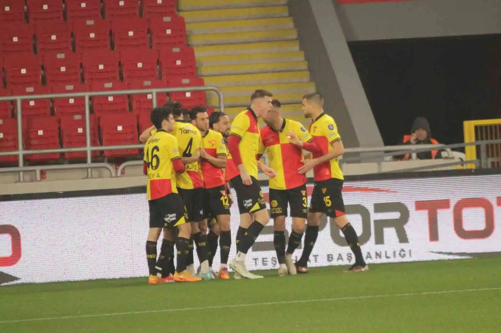 Spor Toto 1. Lig: Göztepe: 3 - Bandırmaspor: 1
