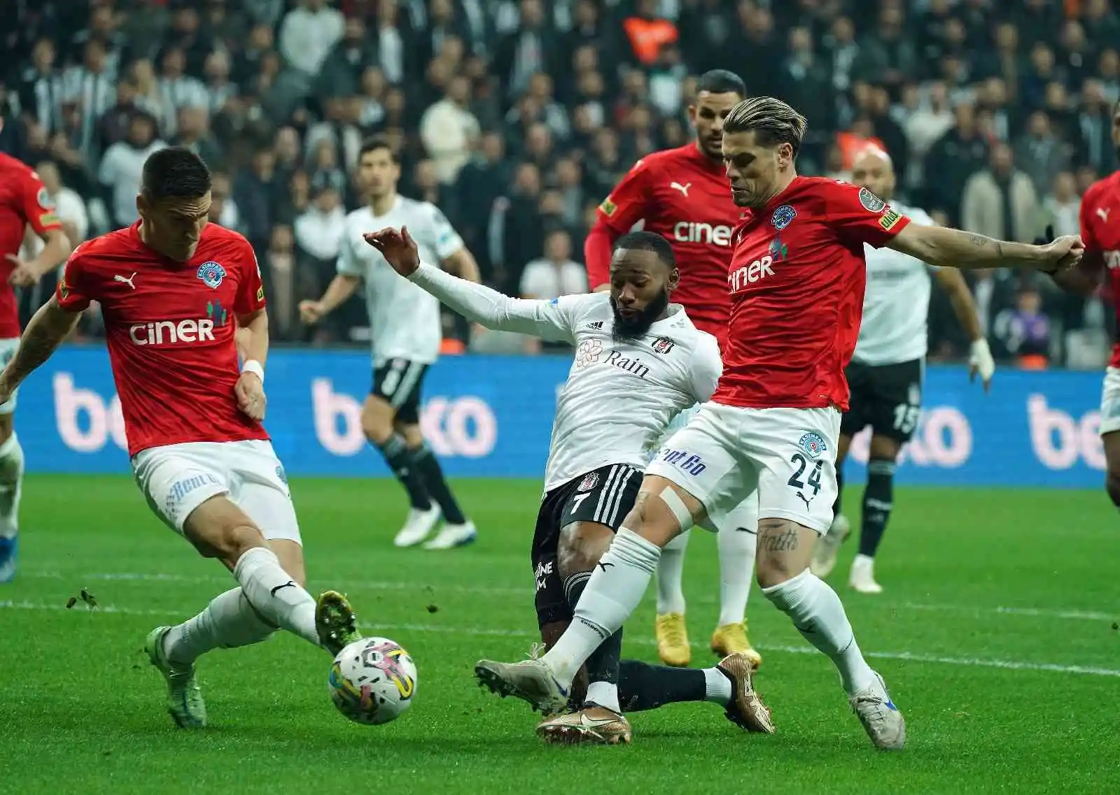 Spor Toto Süper Lig: Beşiktaş: 0 - Kasımpaşa: 0 (Maç devam ediyor)