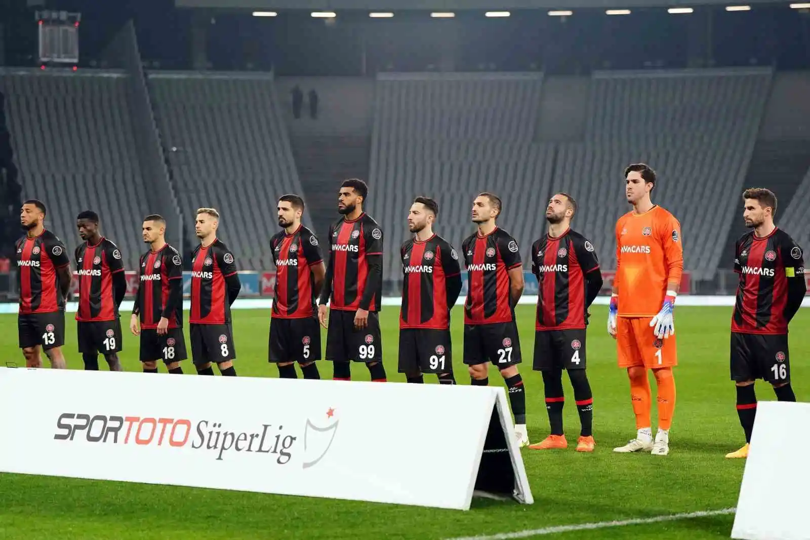 Spor Toto Süper Lig: Fatih Karagümrük: 0 - Beşiktaş: 0 (Maç devam ediyor)