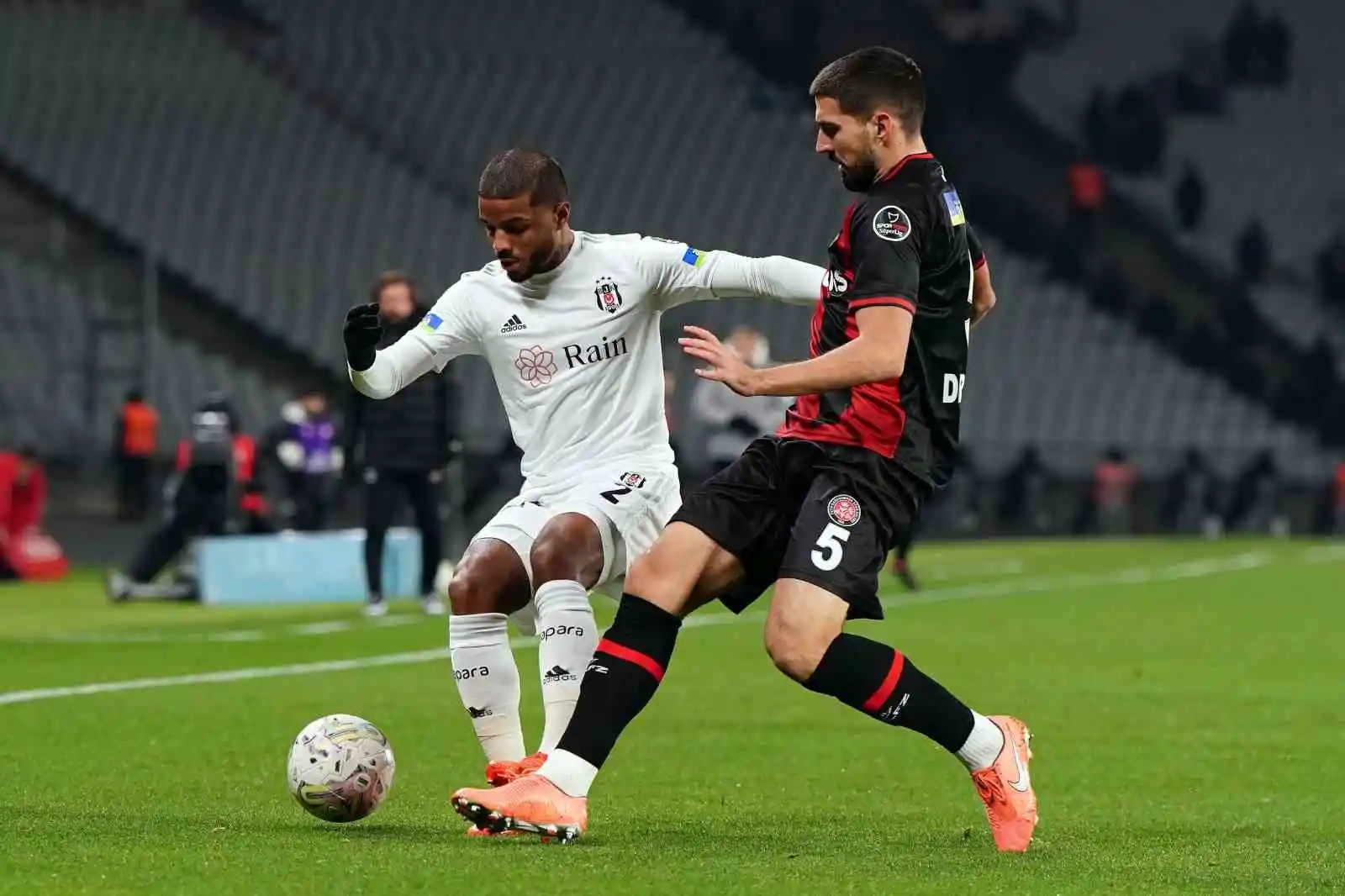 Spor Toto Süper Lig: Fatih Karagümrük: 0 - Beşiktaş: 0 (Maç devam ediyor)
