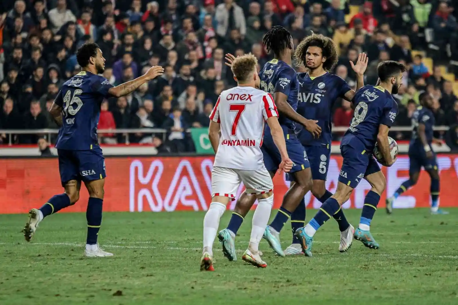Spor Toto Süper Lig: FT Antalyaspor: 1 - Fenerbahçe: 2 (Maç sonucu)