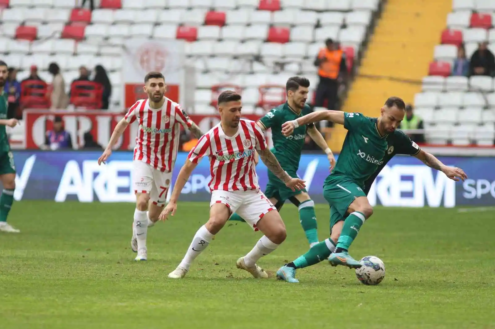 Spor Toto Süper Lig: FTA Antalyaspor: 1 - Giresunspor: 1 (İlk yarı)