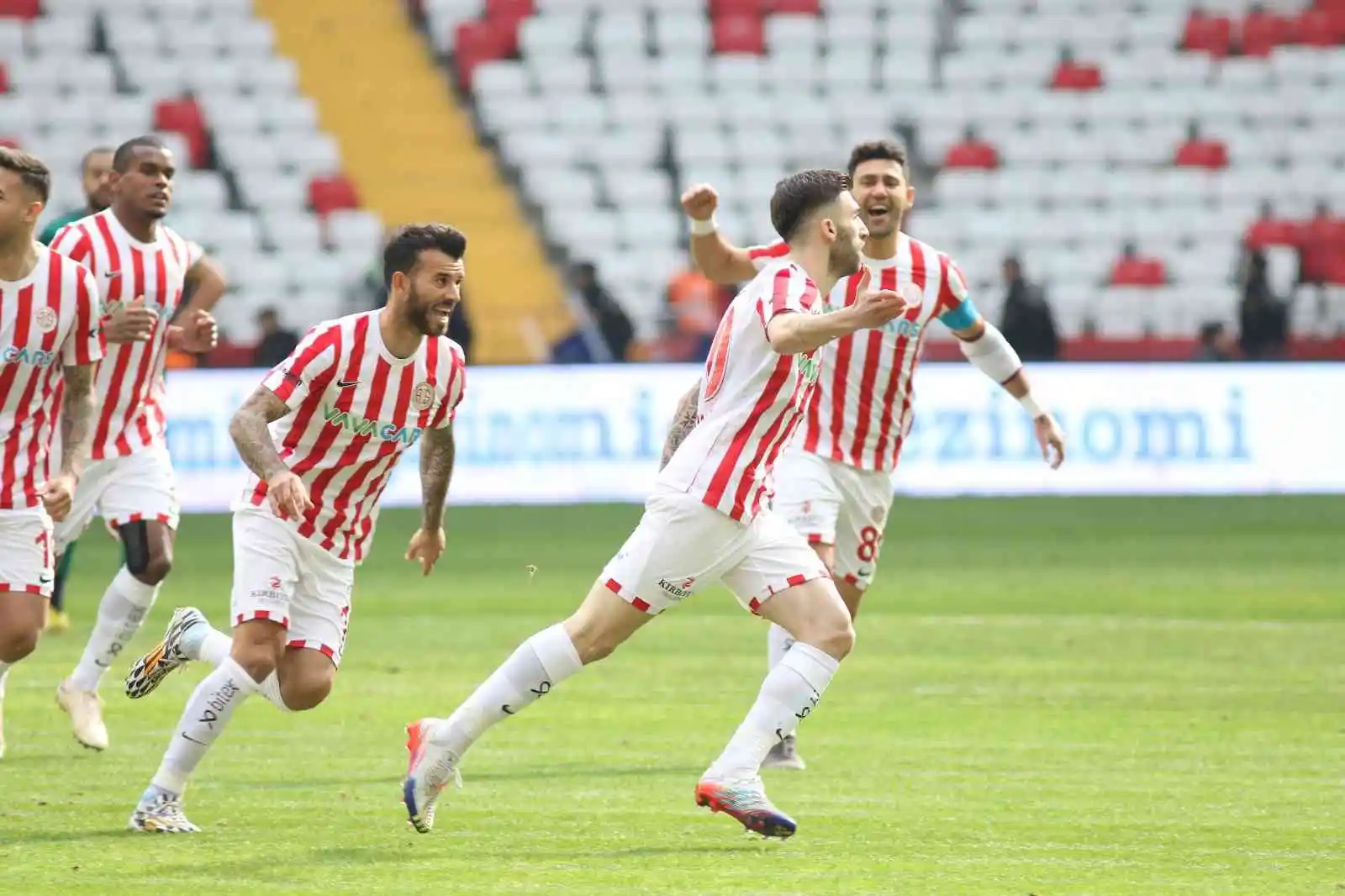 Spor Toto Süper Lig: FTA Antalyaspor: 1 - Giresunspor: 1 (İlk yarı)