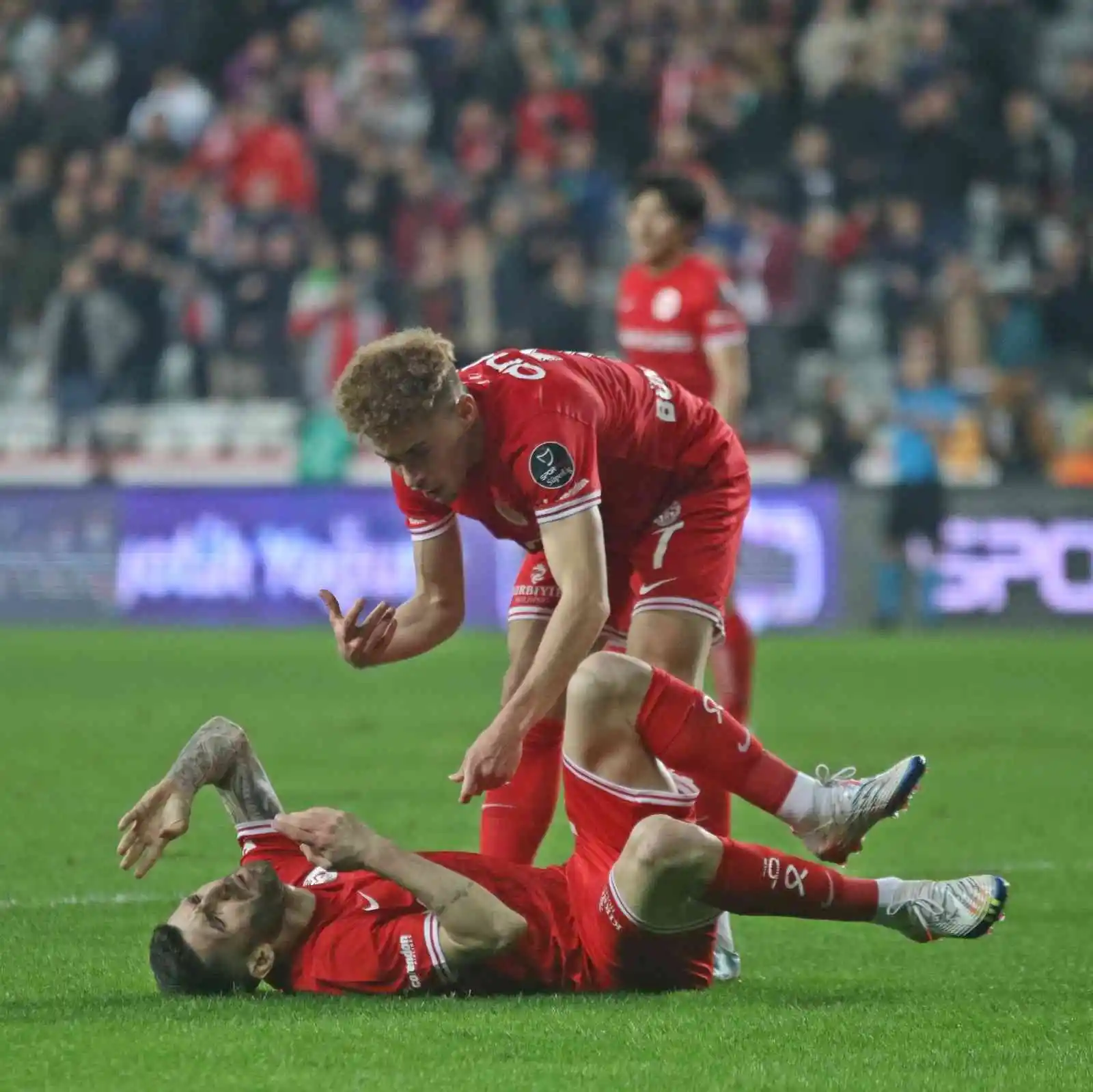Spor Toto Süper Lig: FTA Antalyaspor: 1 - Ümraniyespor: 1 (İlk yarı)