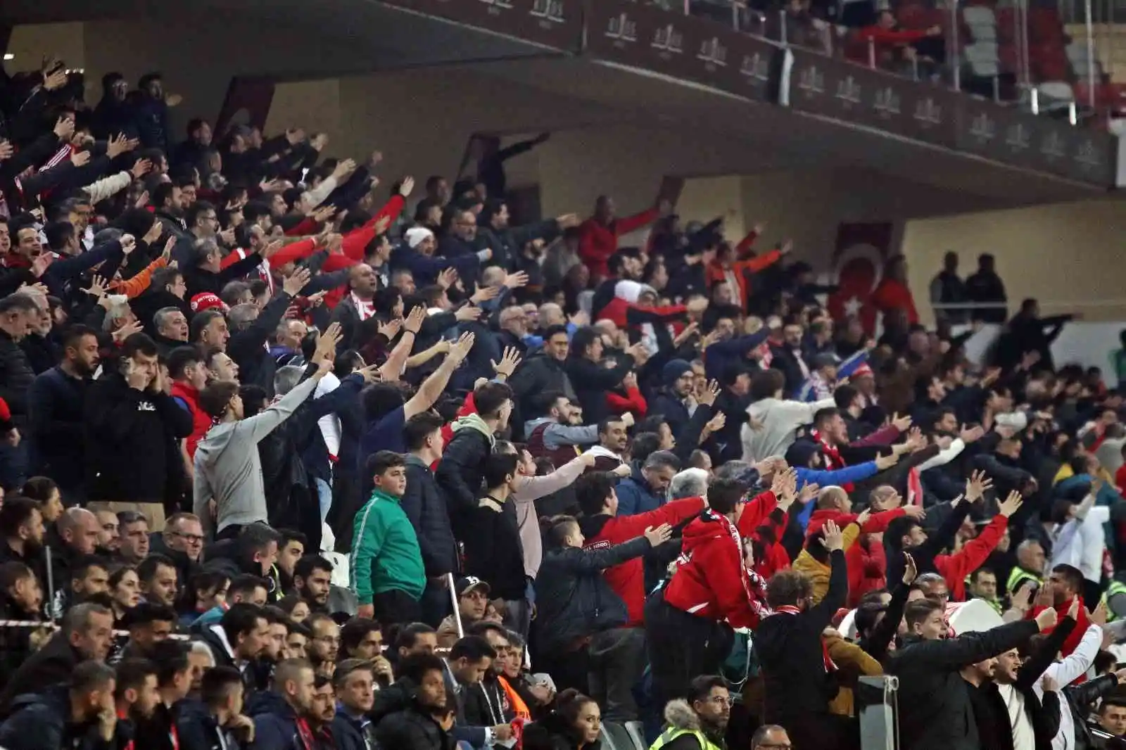 Spor Toto Süper Lig: FTA Antalyaspor: 1 - Ümraniyespor: 1 (İlk yarı)