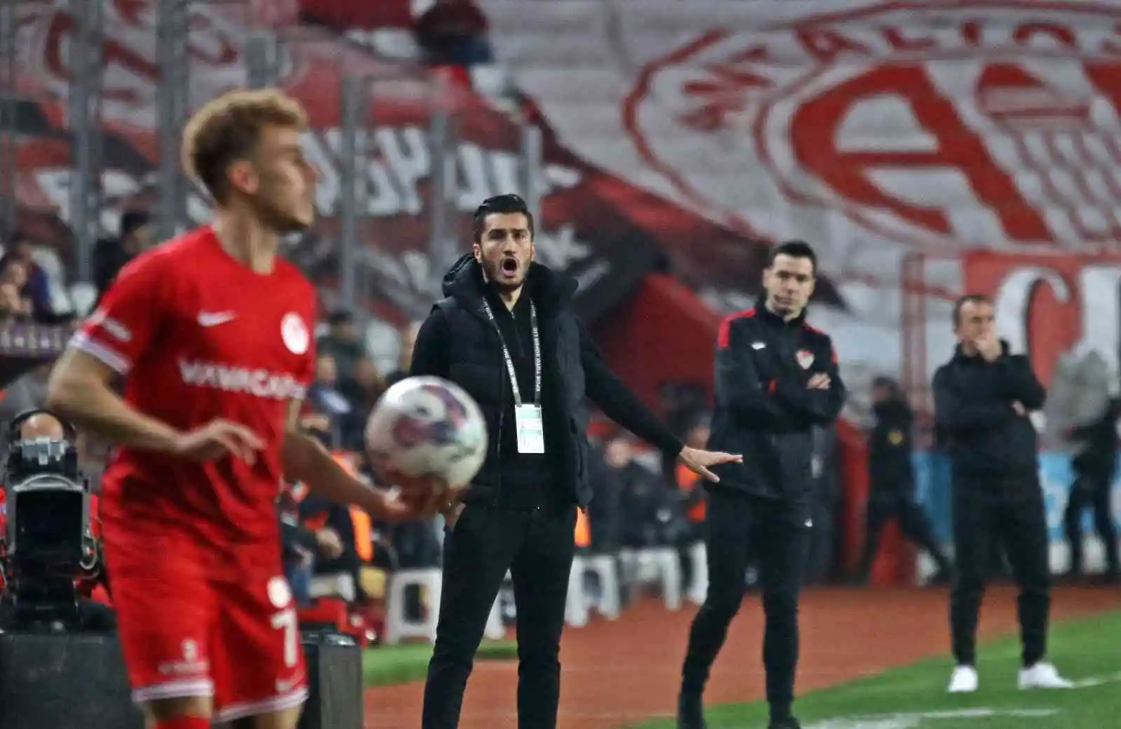 Spor Toto Süper Lig: FTA Antalyaspor: 1 - Ümraniyespor: 1 (İlk yarı)