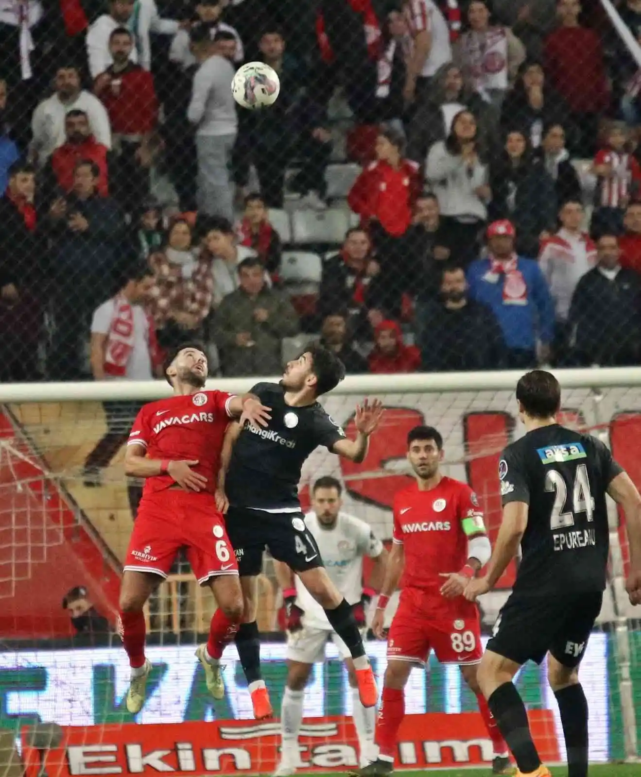 Spor Toto Süper Lig: FTA Antalyaspor: 1 - Ümraniyespor: 1 (İlk yarı)
